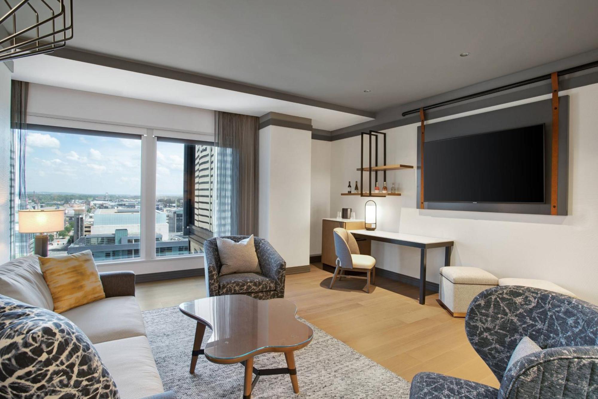 The Farnam, Autograph Collection Hotel 4*